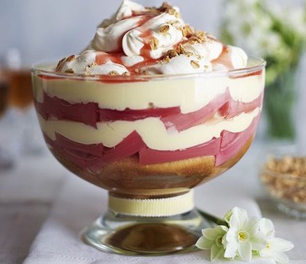 Rhubarb crumble trifle recipe