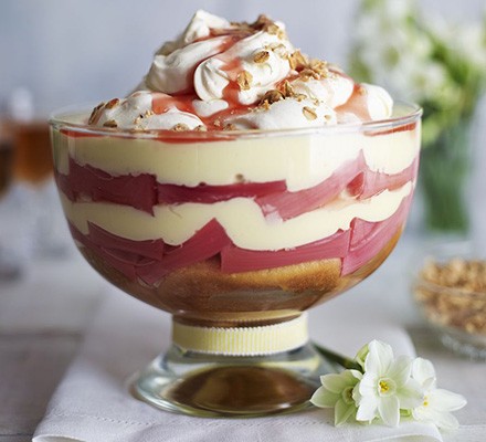 Rhubarb crumble trifle recipe 