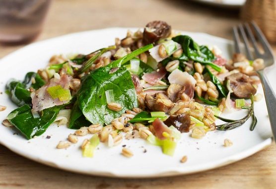 Warm grain salad with bacon, leeks & spinach recipe