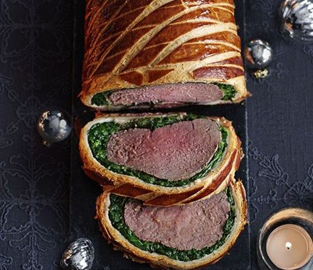 Beef wellington with spinach & bacon recipe