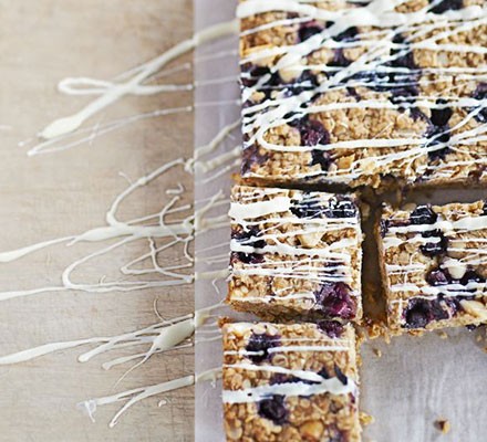 Blueberry & macadamia flapjacks recipe 