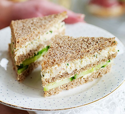 Lemony crab & cucumber clubs recipe 