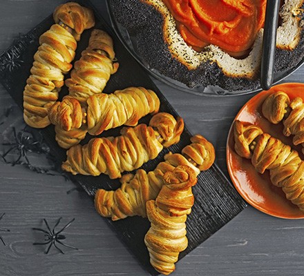Mummy hot dogs recipe 