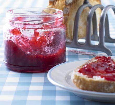 Homemade raspberry jam recipe 