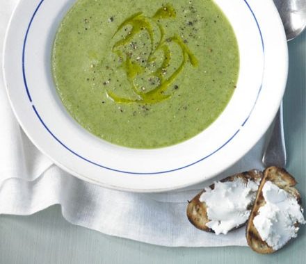 Rocket & courgette soup with goat's cheese croutons recipe