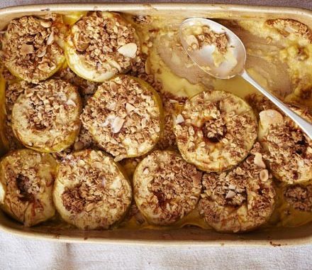 Crunchy custard-baked apples recipe