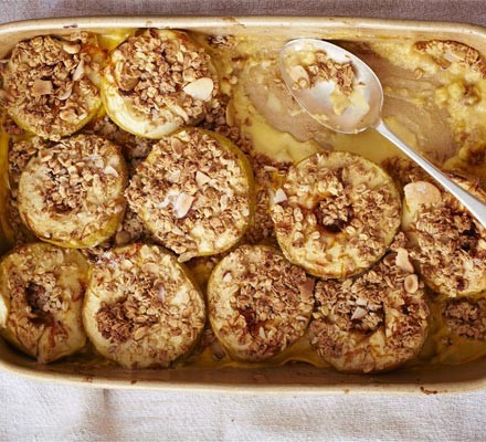 Crunchy custard-baked apples recipe 