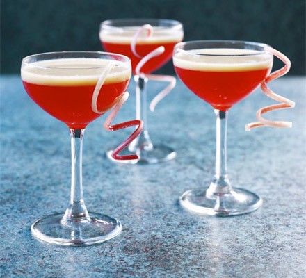 Rhubarb & custard cocktail recipe 