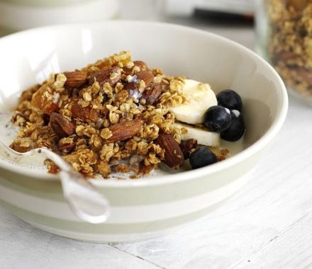 Honey crunch granola with almonds & apricots recipe