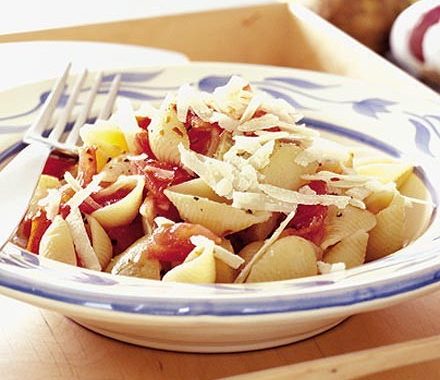 Garlicky tomato pasta recipe