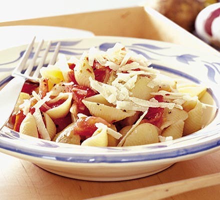 Garlicky tomato pasta recipe 