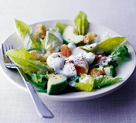 Poached egg salad with garlic croutons recipe 