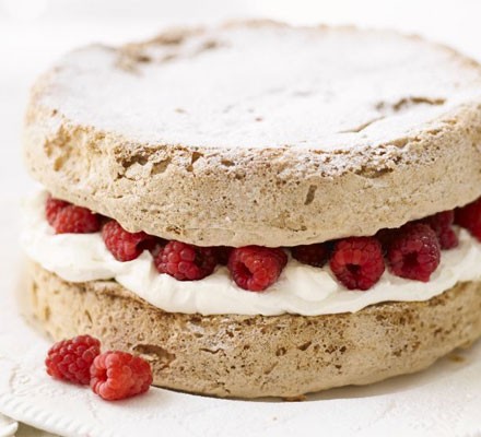 Hazelnut & Baileys meringue cake recipe 