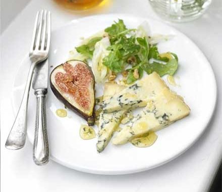 Stilton & fig salad with honey-thyme drizzle recipe