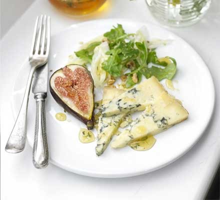 Stilton & fig salad with honey-thyme drizzle recipe 