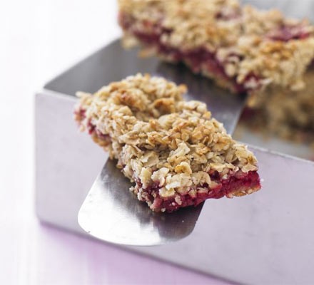 Raspberry oat traybake recipe 