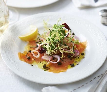 Smoked salmon with capers & pickled shallots recipe