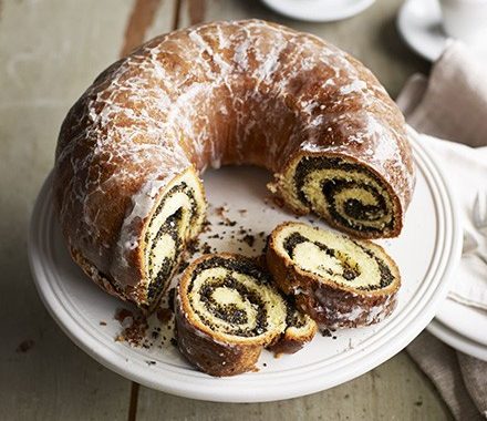 Vanilla & poppy seed swirl cake recipe