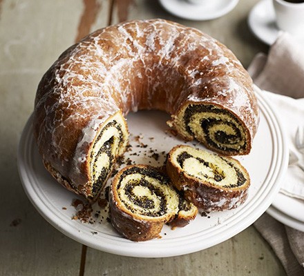 Vanilla & poppy seed swirl cake recipe 