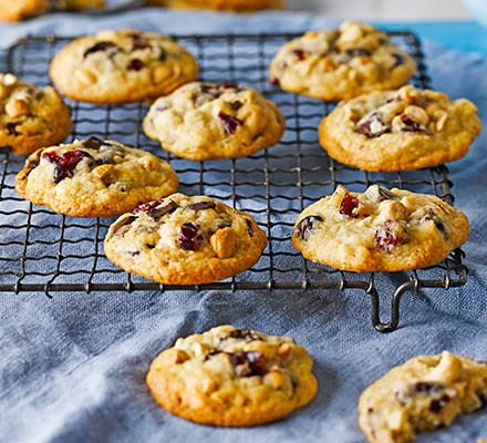 Choc chunk, cashew & cranberry cookies recipe 