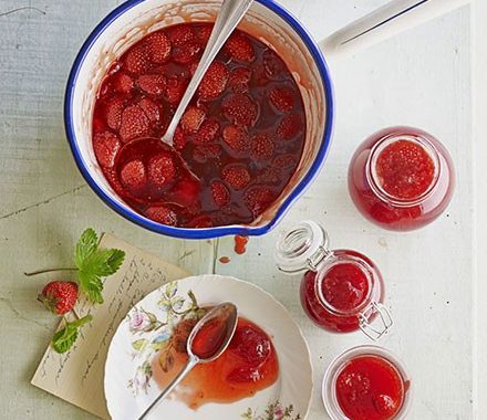 Fragrant strawberry conserve recipe