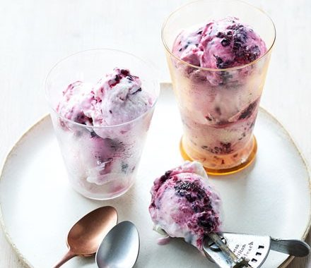 Frozen blackberry yogurt recipe