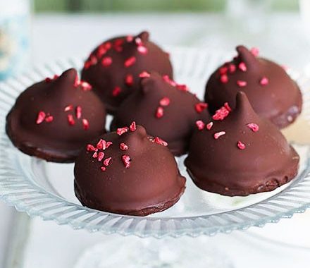 Raspberry & dark chocolate teacakes recipe