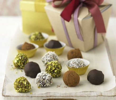 Easy chocolate truffles recipe (with video)