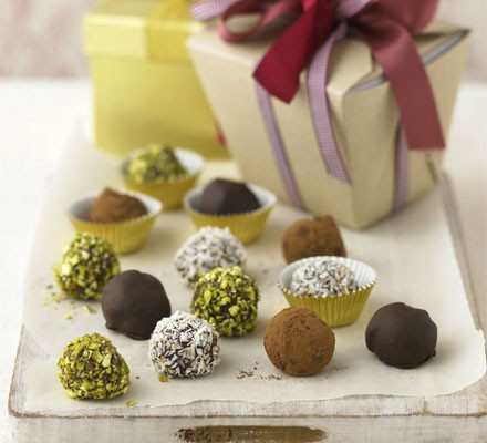 Easy chocolate truffles recipe (with video) 