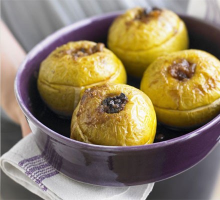 Baked apples with prunes, cinnamon & ginger recipe 