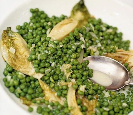 Braised lettuce with peas recipe