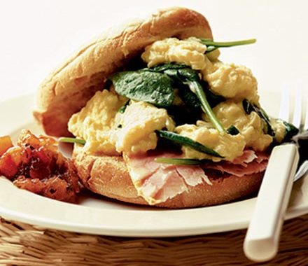 Spinach & ham scrambled eggs recipe