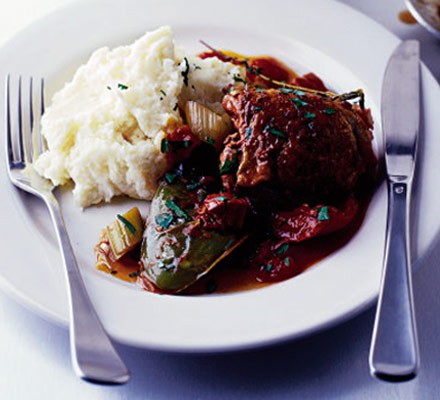 Chicken casserole with red wine, ham & peppers recipe 