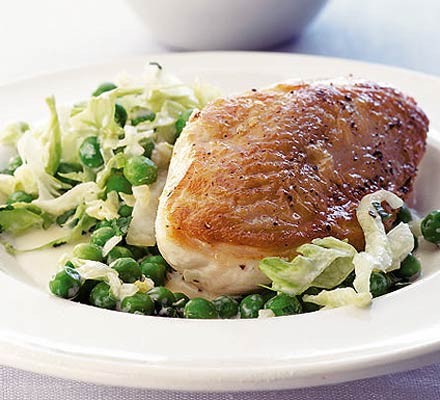 Pan-fried chicken with peas recipe 