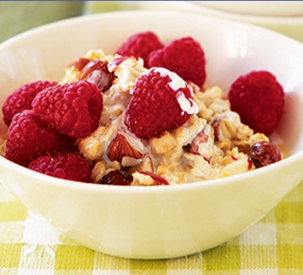 Honey muesli with raspberries & hazelnuts recipe 