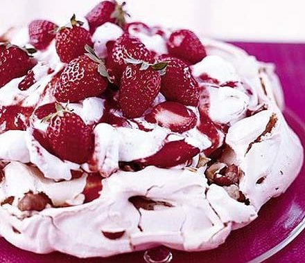 Scrumptious strawberry pavlova recipe
