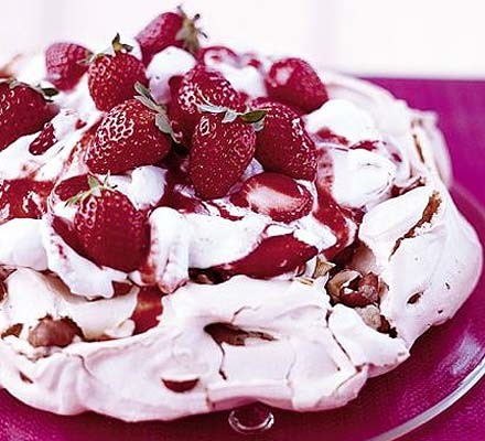 Scrumptious strawberry pavlova recipe 