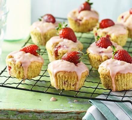 Strawberry & polenta cupcakes recipe 