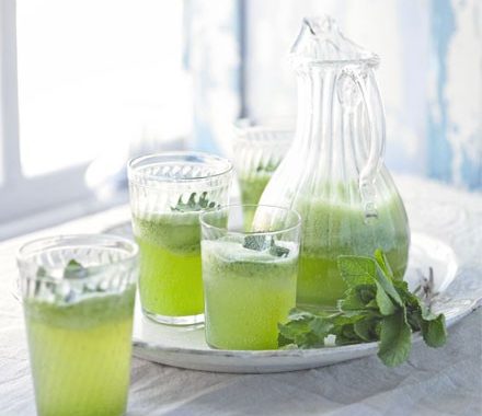 Cucumber & elderflower spritzer recipe