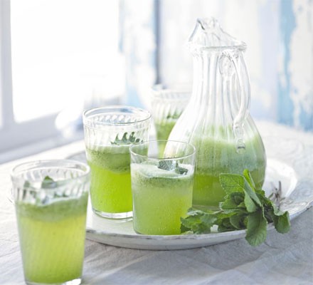 Cucumber & elderflower spritzer recipe 