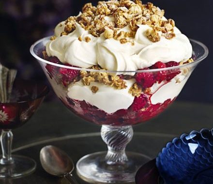 Raspberry cranachan trifle recipe