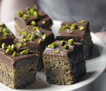 Pistachio & milk chocolate squares recipe