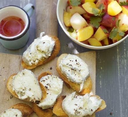 Nectarine salad with goat’s cheese toasts recipe 