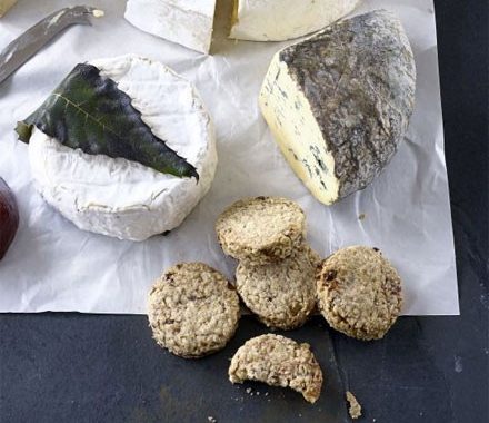 Walnut & raisin oatcakes recipe