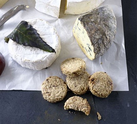 Walnut & raisin oatcakes recipe 