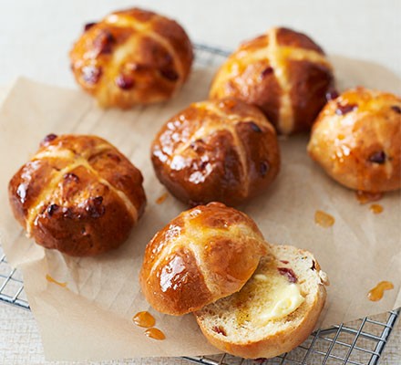 Cranberry & orange hot cross buns recipe 