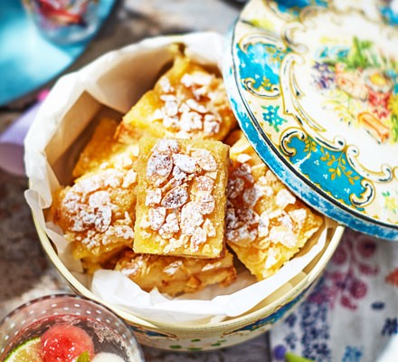 Lemon & almond shortbread bars recipe 