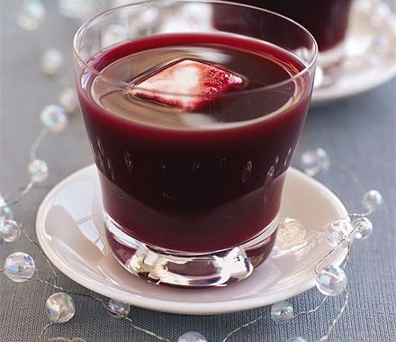 Beetroot shots with tarragon yogurt ice cubes recipe