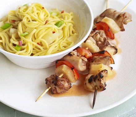 Sweet & sour chicken skewers with fruity noodles recipe