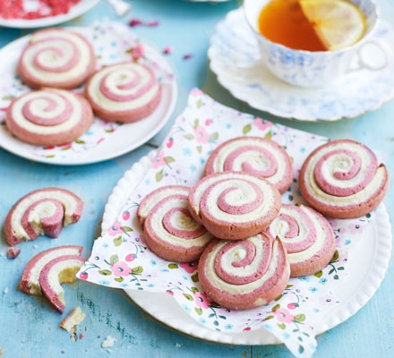 Strawberry & cream roly-polys recipe 